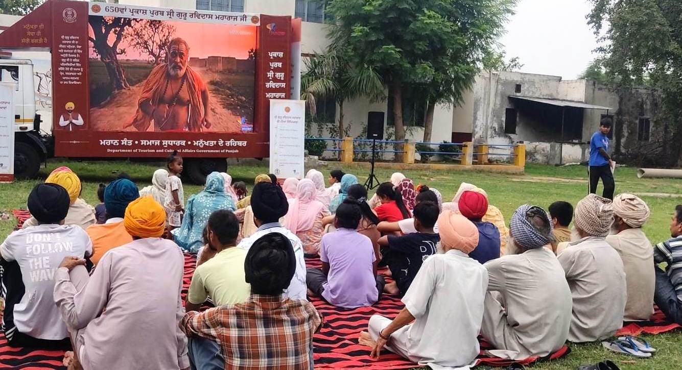 ਸ੍ਰੀ ਗੁਰੂ ਰਵਿਦਾਸ ਜੀ ਦੇ 650ਵੇਂ ਪ੍ਰਕਾਸ਼ ਦਿਹਾੜੇ ਨੂੰ ਸਮਰਪਿਤ ਮਾਧੋਪੁਰ ਤੇ ਸਿੱਧੂਵਾਲ ਵਿਖੇ ਡਾਕੂਮੈਂਟਰੀ ਸ਼ੋਅ Show about sri guru ravidass ji